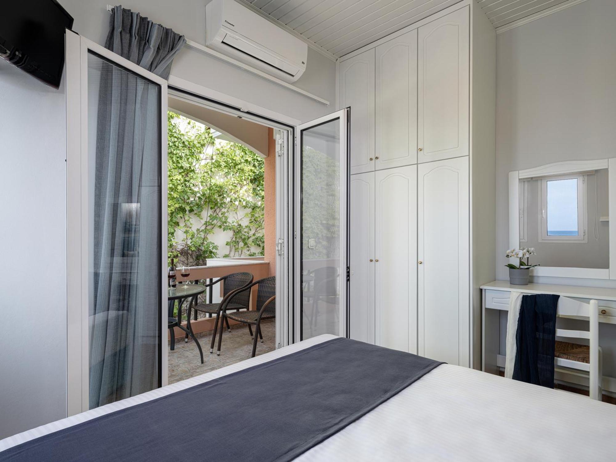 Elena Seafront Luxury Apartments Almirida Esterno foto