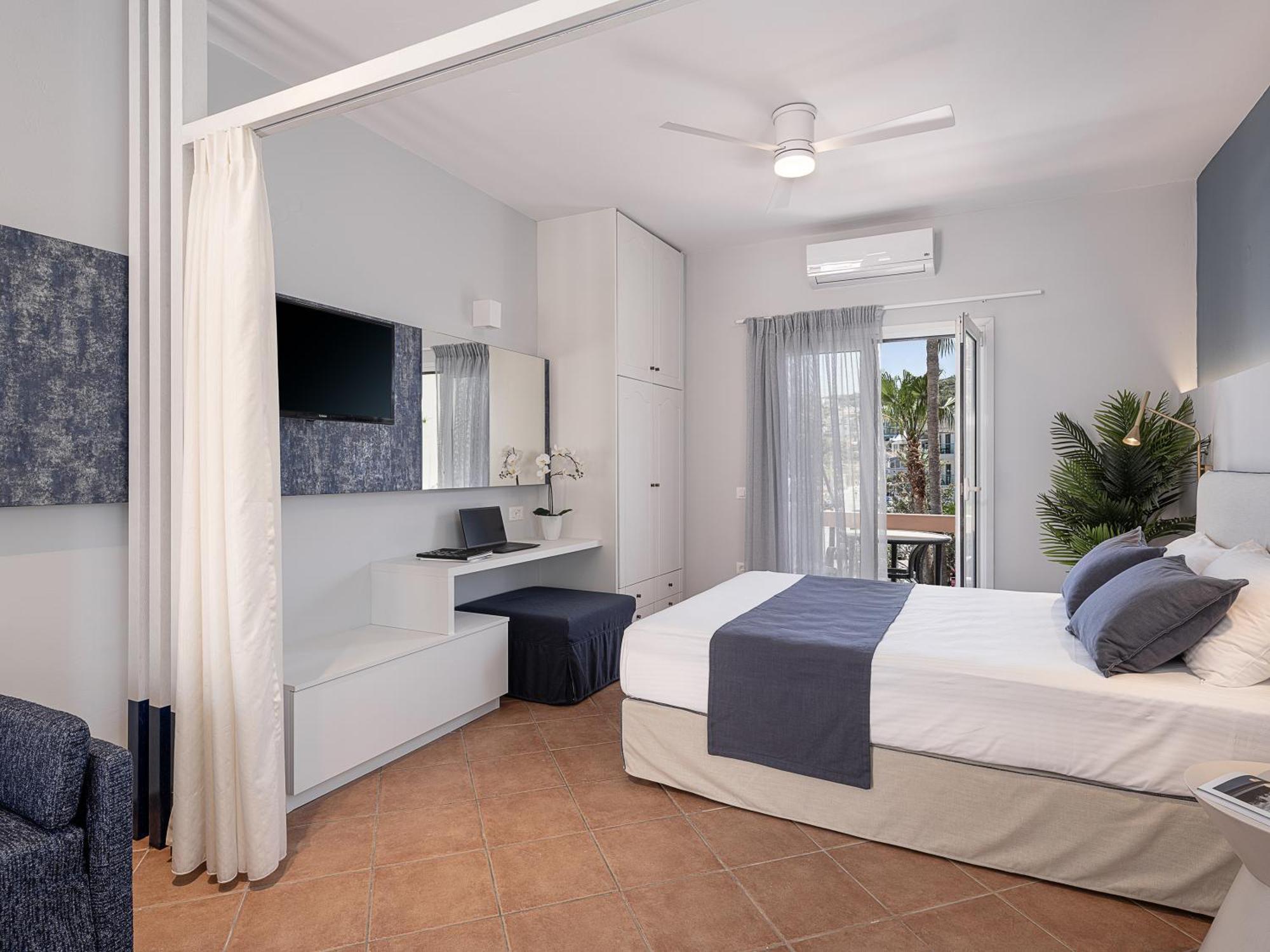 Elena Seafront Luxury Apartments Almirida Esterno foto